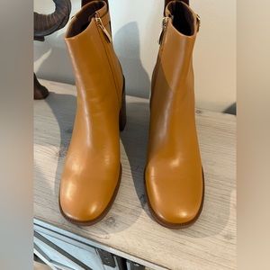 NWOT Franco Sarto Franco Rivet Leather Bootie size 11 Camel Tan
